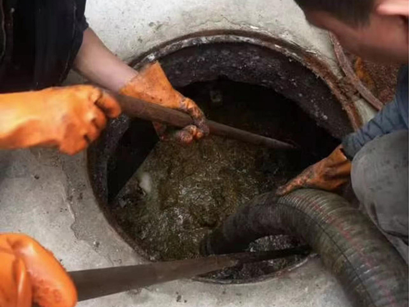 永年清理化粪池时如何避免沼气的危害?